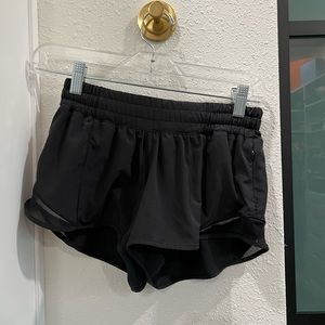 Lululemon Hotty Hot Low-Rise Lined Short 2.5”